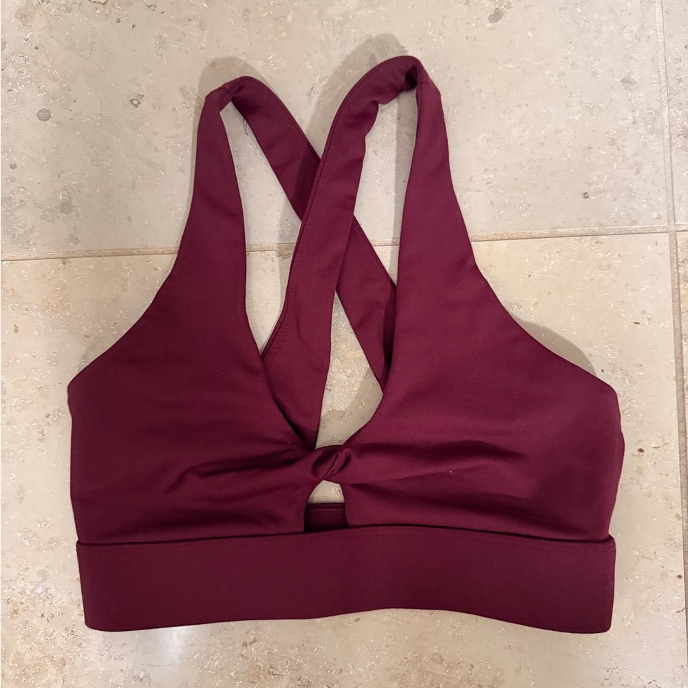 Fabletics Twist-Center Sports Bra - Maroon